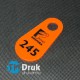 Pomarańczowe numerki z logo firmy.